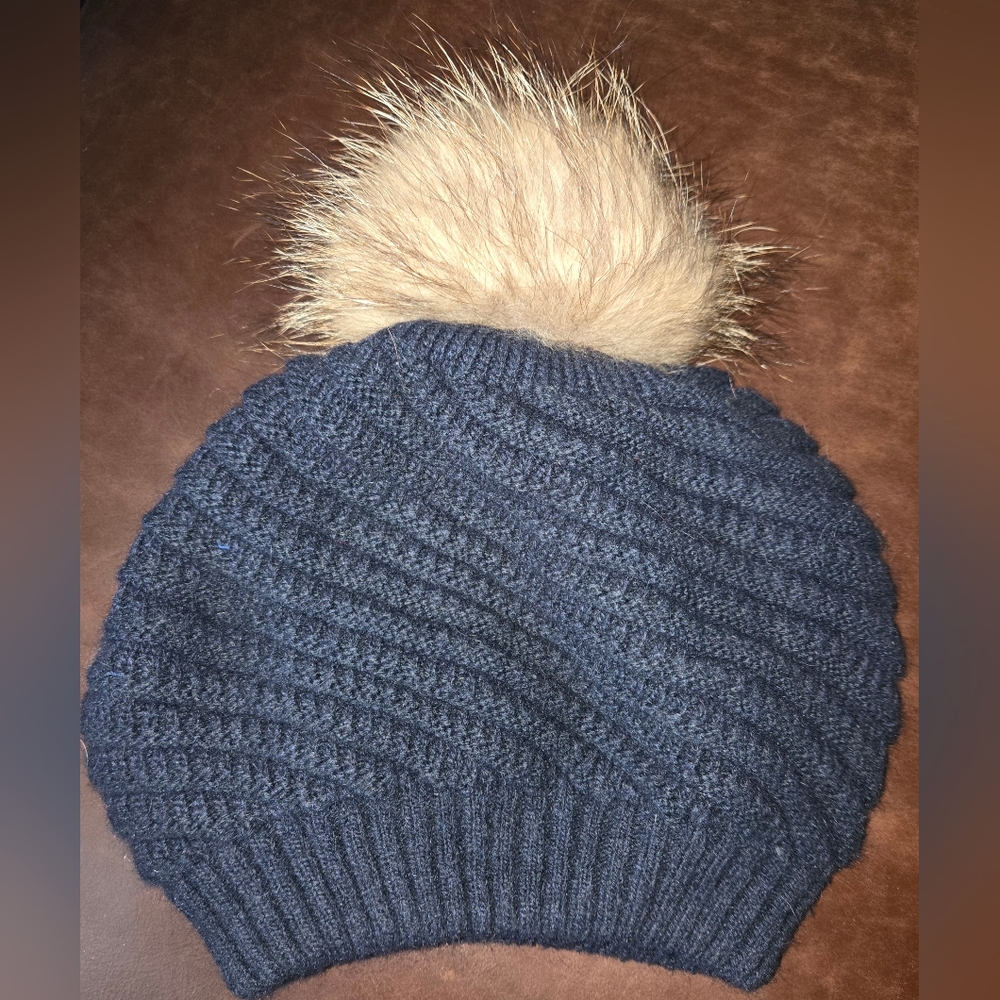 Linda Richards Navy Knit Beanie with Canadian Fur Pom; Size: OS 🥶❄️
